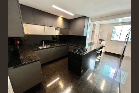 Apartamento à venda com 170m², 4 quartos e 3 vagas Apartamento à venda com 170m², 4 quartos e 3 vagasCozinha