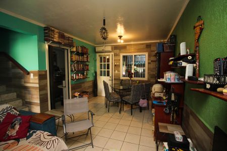 Casa de condomínio à venda com 118m², 2 quartos e 4 vagasSala