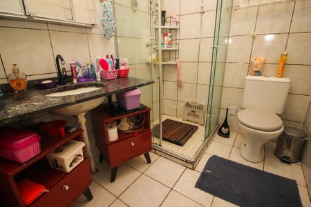 Casa de condomínio à venda com 118m², 2 quartos e 4 vagasBanheiro