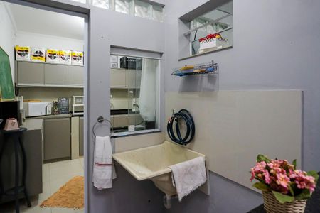 Casa à venda com 124m², 4 quartos e 2 vagasÁrea de serviço 1