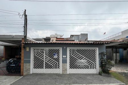 Casa à venda com 124m², 4 quartos e 2 vagasFachada + plaquinha