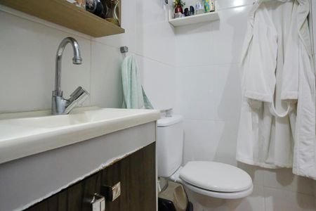 Casa à venda com 124m², 4 quartos e 2 vagasBanheiro da suíte