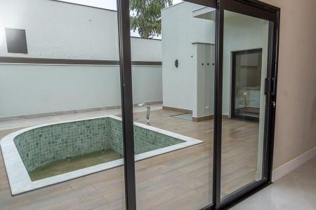 Casa de condomínio para alugar com 250m², 3 quartos e 4 vagas Casa de condomínio para alugar com 250m², 3 quartos e 4 vagasVista do corredor