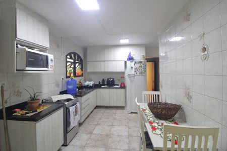 Casa à venda com 190m², 3 quartos e 2 vagasCozinha