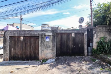Casa à venda com 100m², 4 quartos e 2 vagas Casa à venda com 100m², 4 quartos e 2 vagasFachada