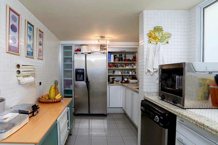 Casa à venda com 878m², 4 quartos e 8 vagas Casa à venda com 878m², 4 quartos e 8 vagasFoto 24