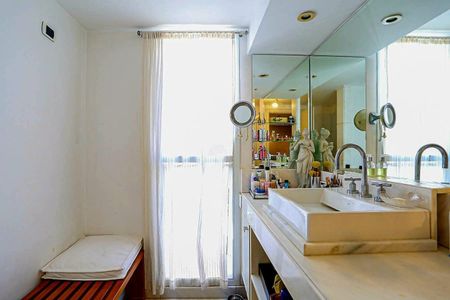 Casa à venda com 878m², 4 quartos e 8 vagas Casa à venda com 878m², 4 quartos e 8 vagasFoto 42