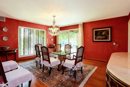 Casa à venda com 878m², 4 quartos e 8 vagas Casa à venda com 878m², 4 quartos e 8 vagasFoto 04