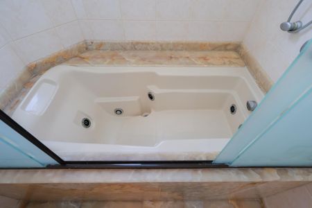 Apartamento à venda com 490m², 4 quartos e 5 vagas Apartamento à venda com 490m², 4 quartos e 5 vagasBanheiro da Suíte 1