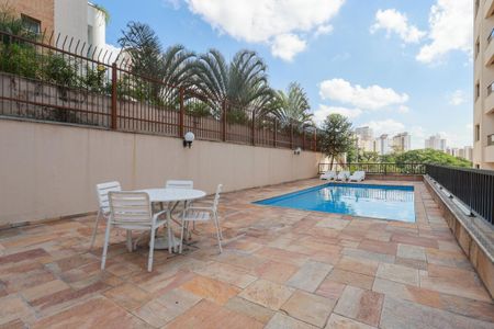 Apartamento à venda com 490m², 4 quartos e 5 vagas Apartamento à venda com 490m², 4 quartos e 5 vagasÁrea comum - Piscina