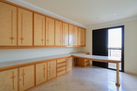 Apartamento à venda com 490m², 4 quartos e 5 vagas Apartamento à venda com 490m², 4 quartos e 5 vagasEscritório 2