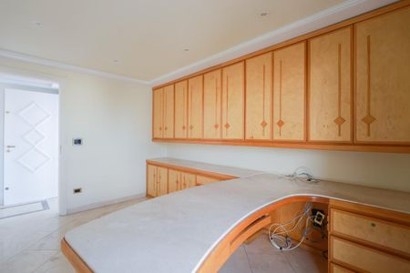 Apartamento à venda com 490m², 4 quartos e 5 vagas Apartamento à venda com 490m², 4 quartos e 5 vagasEscritório 2