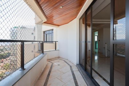 Apartamento à venda com 490m², 4 quartos e 5 vagas Apartamento à venda com 490m², 4 quartos e 5 vagasVaranda da sala 3