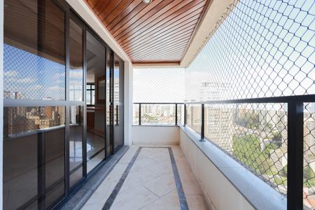 Apartamento à venda com 490m², 4 quartos e 5 vagas Apartamento à venda com 490m², 4 quartos e 5 vagasVaranda da sala 3