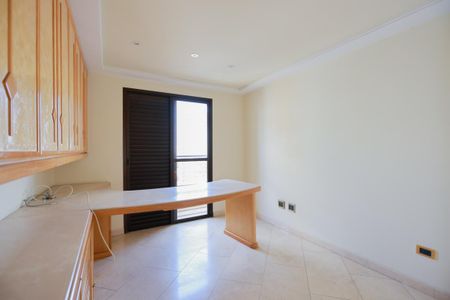 Apartamento à venda com 490m², 4 quartos e 5 vagas Apartamento à venda com 490m², 4 quartos e 5 vagasEscritório 2