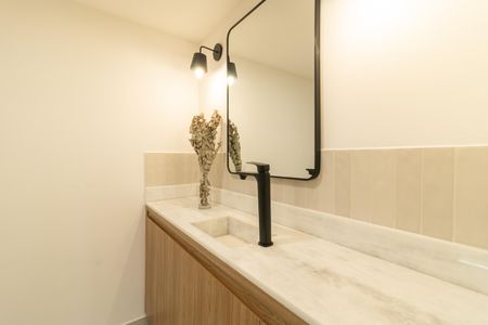 Apartamento à venda com 84m², 2 quartos e 1 vaga Apartamento à venda com 84m², 2 quartos e 1 vagaBanheiro da Suíte