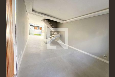 Casa de condomínio à venda com 167m², 3 quartos e 2 vagasSala