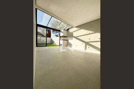 Casa de condomínio à venda com 167m², 3 quartos e 2 vagasSala