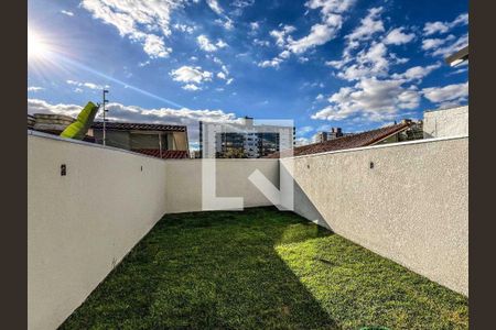 Casa de condomínio à venda com 167m², 4 quartos e 2 vagas Casa de condomínio à venda com 167m², 4 quartos e 2 vagasQuintal