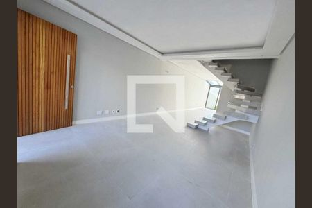 Casa de condomínio à venda com 167m², 4 quartos e 2 vagas Casa de condomínio à venda com 167m², 4 quartos e 2 vagasSala