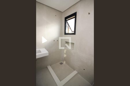 Casa de condomínio à venda com 167m², 4 quartos e 2 vagas Casa de condomínio à venda com 167m², 4 quartos e 2 vagasBanheiro Suíte 1