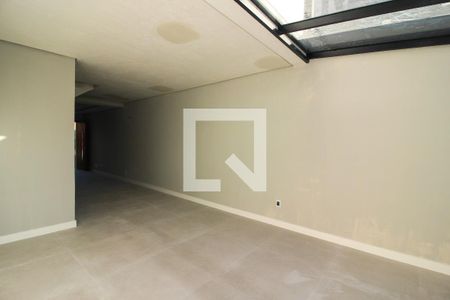 Casa de condomínio à venda com 167m², 4 quartos e 2 vagas Casa de condomínio à venda com 167m², 4 quartos e 2 vagasCozinha e Área de Serviço