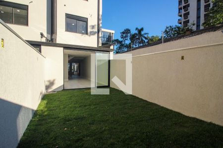 Casa de condomínio à venda com 167m², 4 quartos e 2 vagas Casa de condomínio à venda com 167m², 4 quartos e 2 vagasQuintal