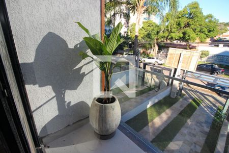 Casa de condomínio à venda com 167m², 4 quartos e 2 vagas Casa de condomínio à venda com 167m², 4 quartos e 2 vagasVaranda suíte 1