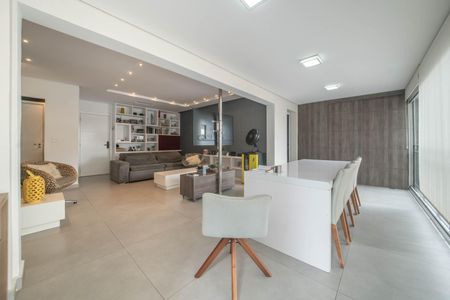 Apartamento à venda com 115m², 3 quartos e 2 vagasVaranda