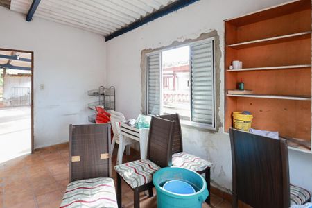 Casa à venda com 275m², 2 quartos e 2 vagas Casa à venda com 275m², 2 quartos e 2 vagasÁrea de serviço