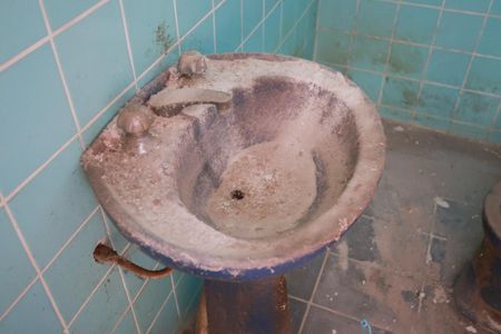 Casa à venda com 275m², 2 quartos e 2 vagas Casa à venda com 275m², 2 quartos e 2 vagasBanheiro de serviço