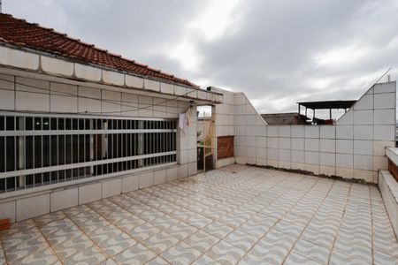 Casa à venda com 275m², 2 quartos e 2 vagas Casa à venda com 275m², 2 quartos e 2 vagasTerraço