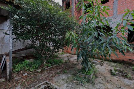 Casa à venda com 275m², 2 quartos e 2 vagas Casa à venda com 275m², 2 quartos e 2 vagasQuintal/Jardim