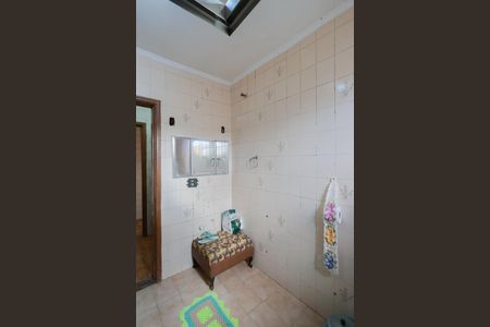 Casa à venda com 275m², 2 quartos e 2 vagas Casa à venda com 275m², 2 quartos e 2 vagasBanheiro social