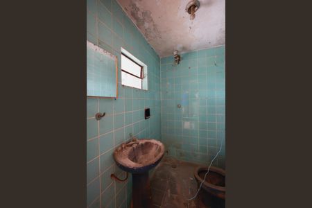 Casa à venda com 275m², 2 quartos e 2 vagas Casa à venda com 275m², 2 quartos e 2 vagasBanheiro de serviço