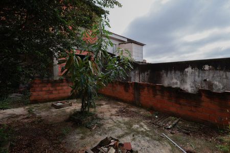 Casa à venda com 275m², 2 quartos e 2 vagas Casa à venda com 275m², 2 quartos e 2 vagasQuintal/Jardim