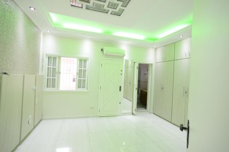 Casa à venda com 350m², 5 quartos e 5 vagasSuíte 1