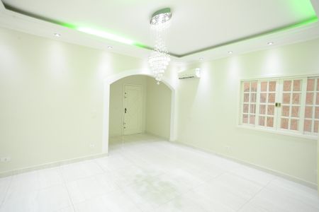 Casa à venda com 350m², 5 quartos e 5 vagasSala