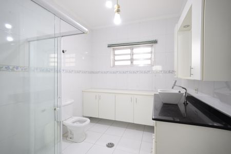 Casa à venda com 350m², 5 quartos e 5 vagasBanheiro da Suíte 2