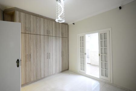 Casa à venda com 350m², 5 quartos e 5 vagasSuíte 2