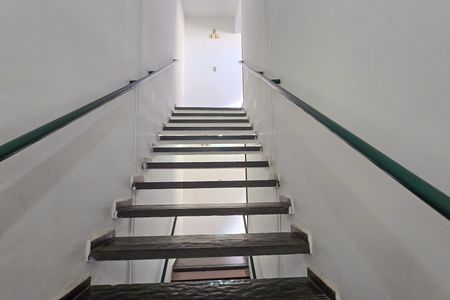 Apartamento à venda com 51m², 2 quartos e 1 vagaEscada