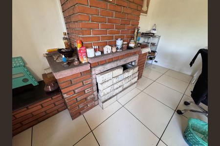 Casa à venda com 300m², 4 quartos e 2 vagas Casa à venda com 300m², 4 quartos e 2 vagasSala