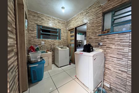 Casa à venda com 300m², 4 quartos e 2 vagas Casa à venda com 300m², 4 quartos e 2 vagasLavanderia