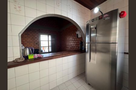 Casa à venda com 300m², 4 quartos e 2 vagas Casa à venda com 300m², 4 quartos e 2 vagasEdícula