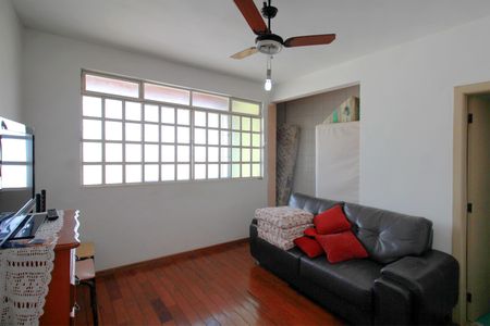 Casa à venda com 245m², 5 quartos e 6 vagasSuite