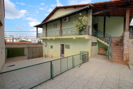Casa à venda com 245m², 5 quartos e 6 vagasQuintal
