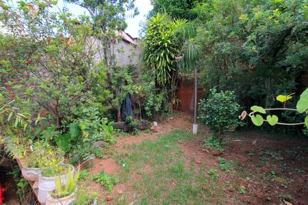 Casa à venda com 245m², 5 quartos e 6 vagasQuintal