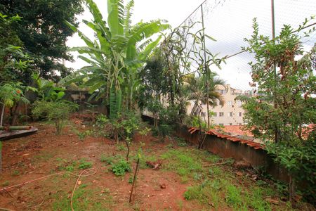 Casa à venda com 245m², 5 quartos e 6 vagasQuintal