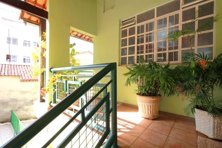 Casa à venda com 245m², 5 quartos e 6 vagasVaranda entrada