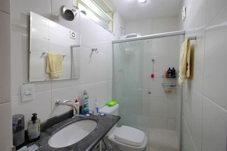 Casa à venda com 245m², 5 quartos e 6 vagasBanheiro 2